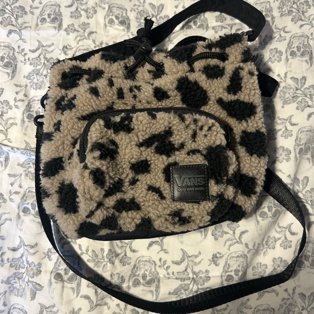 Vans Women's Sherpa Crossbody Bag in Beige & Black